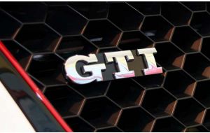 VW Golf 5 V GTI grill logo embleem origineel